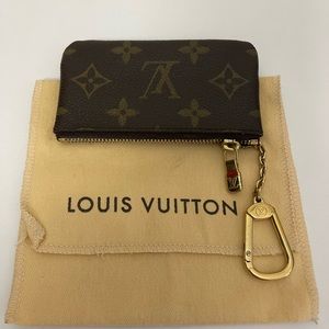 Authentic Louis Vuittiton Monogram Keycles